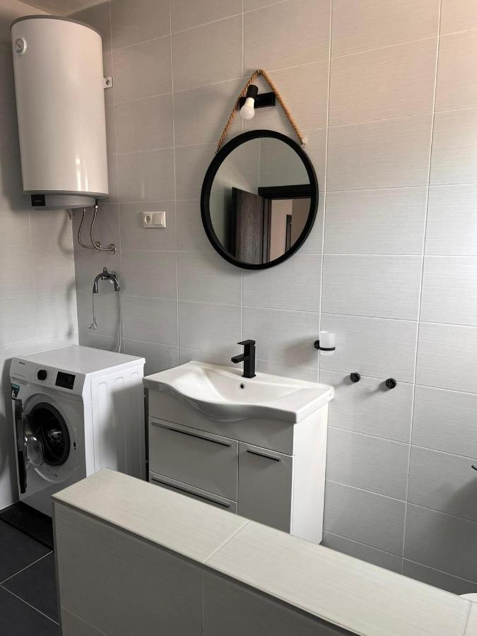 Apartment Lena Baska Voda Bagian luar foto